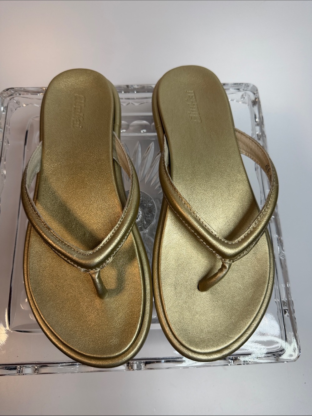 OluKai Tiare Gold Metallic Thong Sandals - new-size 7